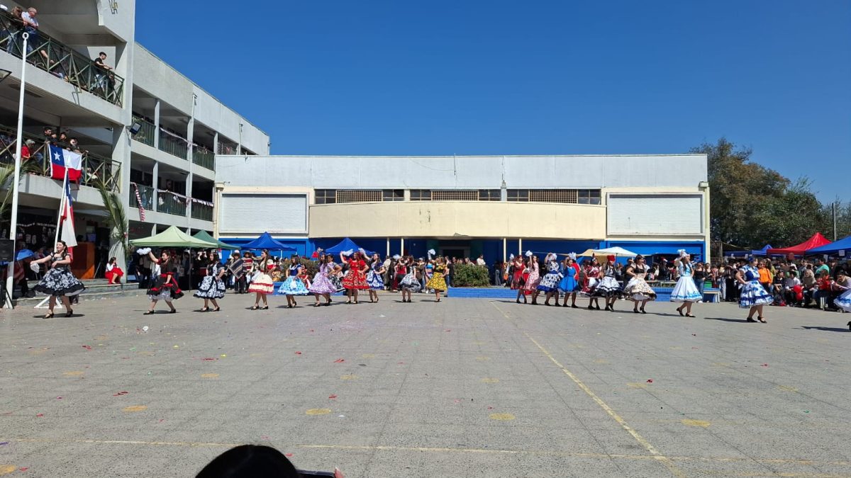 Muestra Folclórica por las Fiestas Patrias
