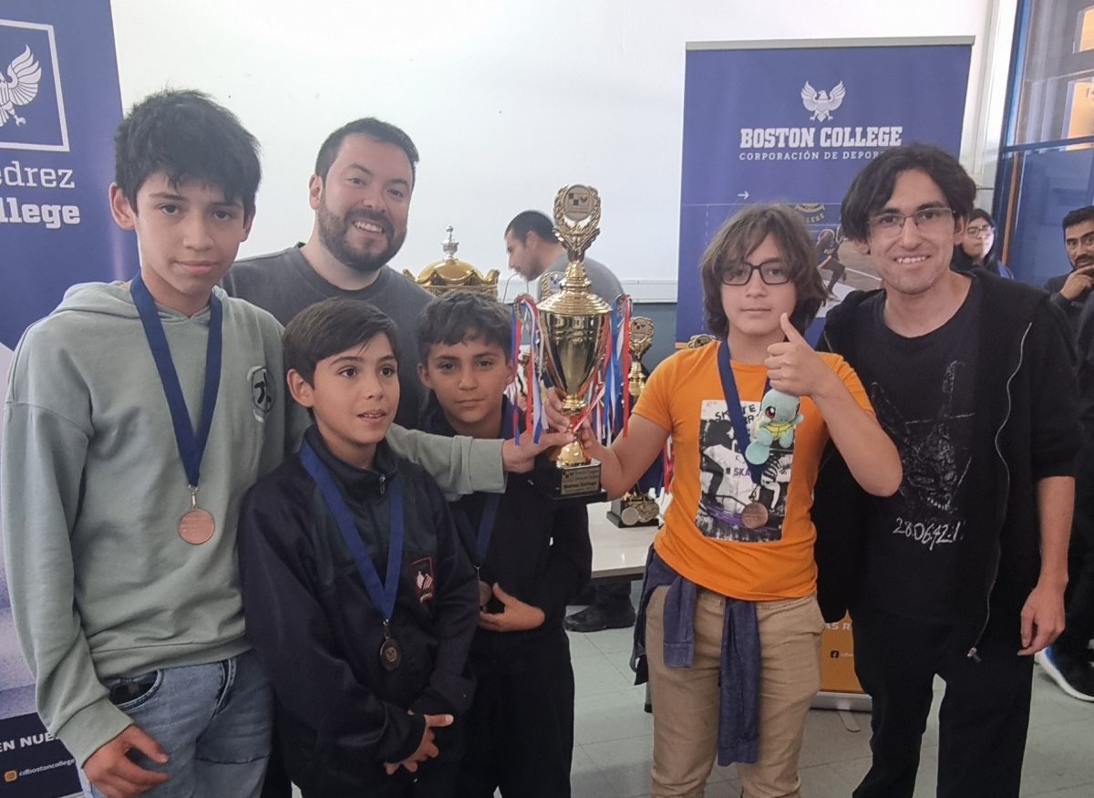 Ajedrez de Colegio Los Alpes logra 3° lugar en la II Copa Boston College por Equipos