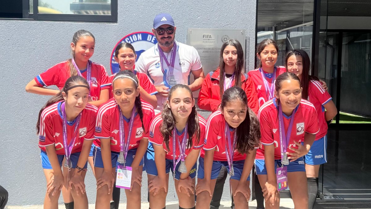 Futsal Damas Sub 12: Destacada participación de nuestro colegio como representante de Santiago en CONMEBOL Liga Evolución