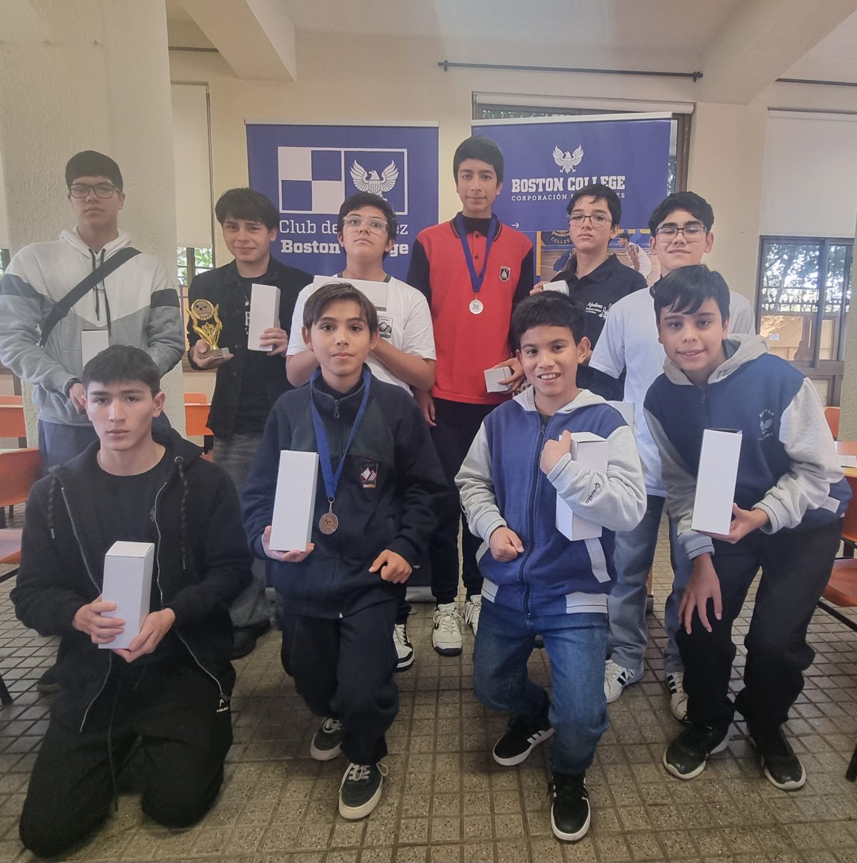 Colegio Los Alpes destaca con dos estudiantes entre los mejores del XII Torneo de Ajedrez Boston College