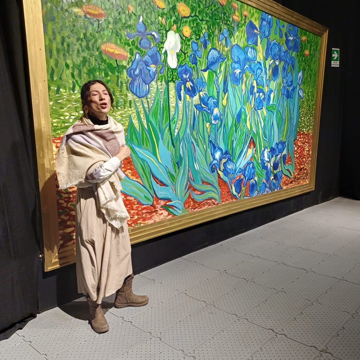Estudiantes de 7° y 8° básico viven una experiencia inmersiva en la exposición “Van Gogh Vivo”