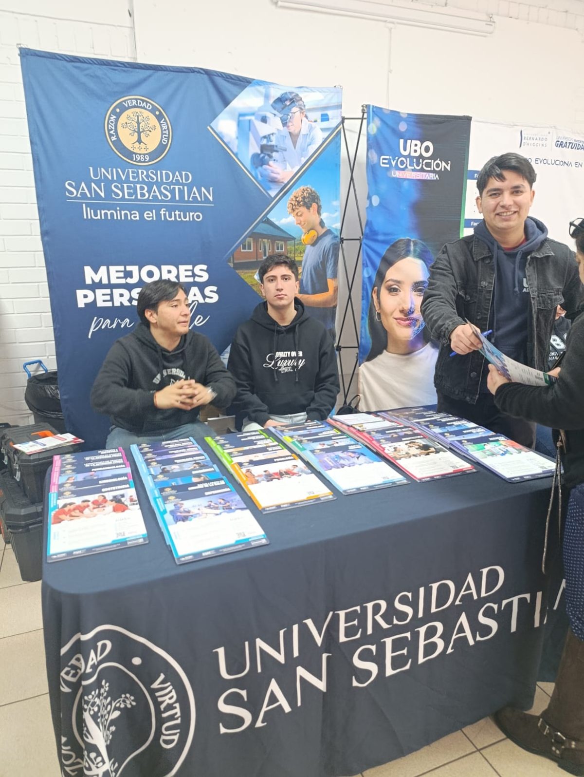 Feria Vocacional en Colegio Los Alpes