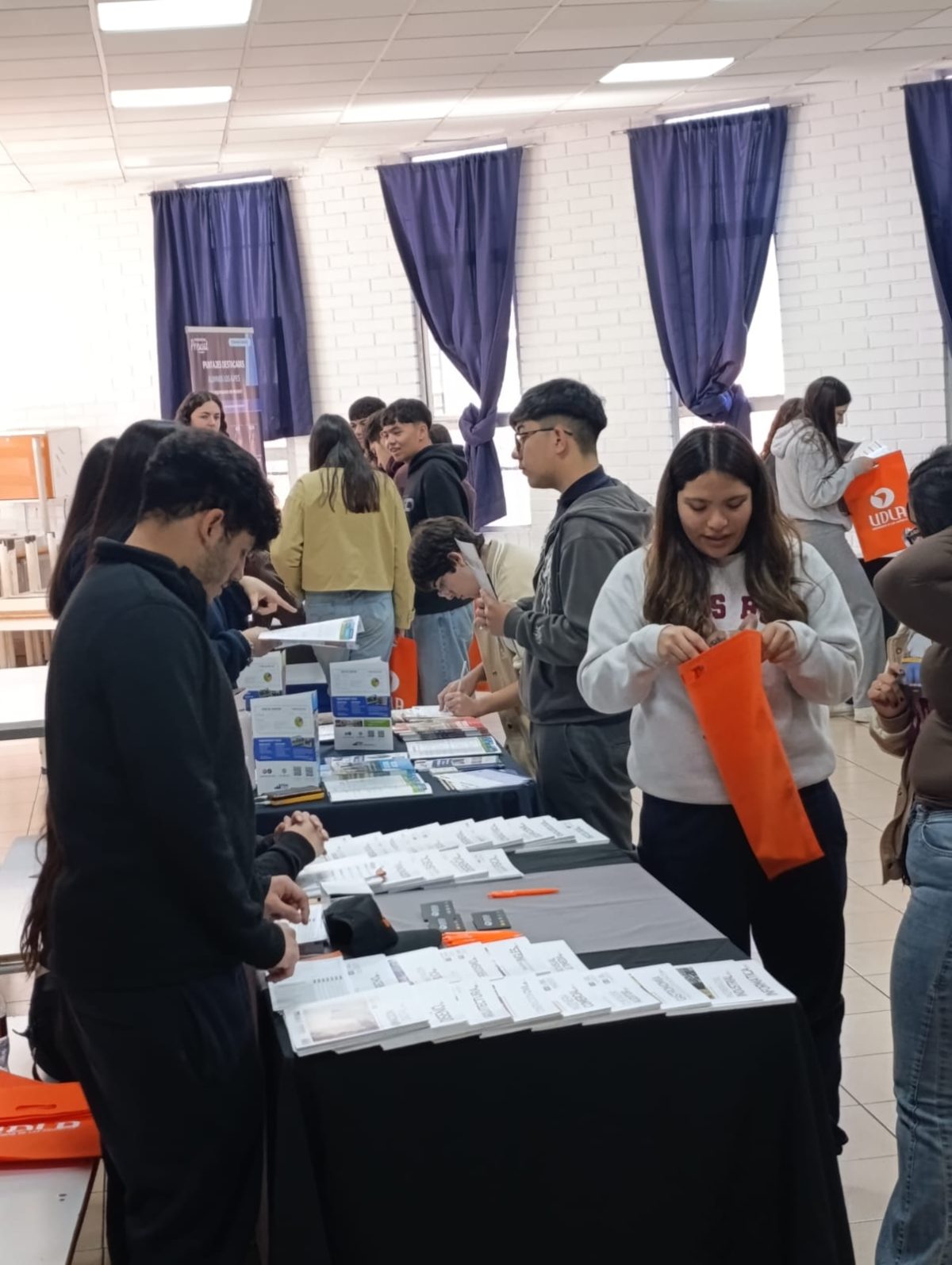 Feria Vocacional en Colegio Los Alpes