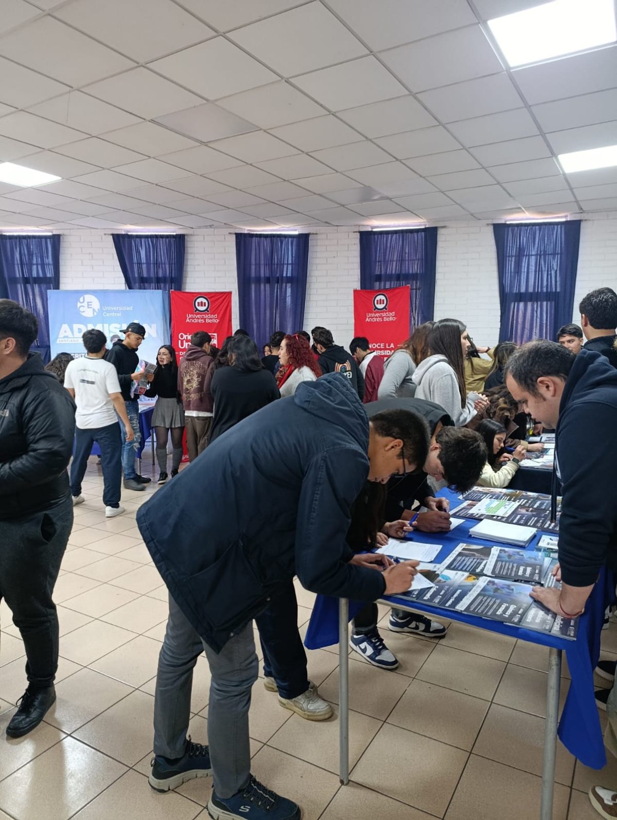 Feria Vocacional en Colegio Los Alpes