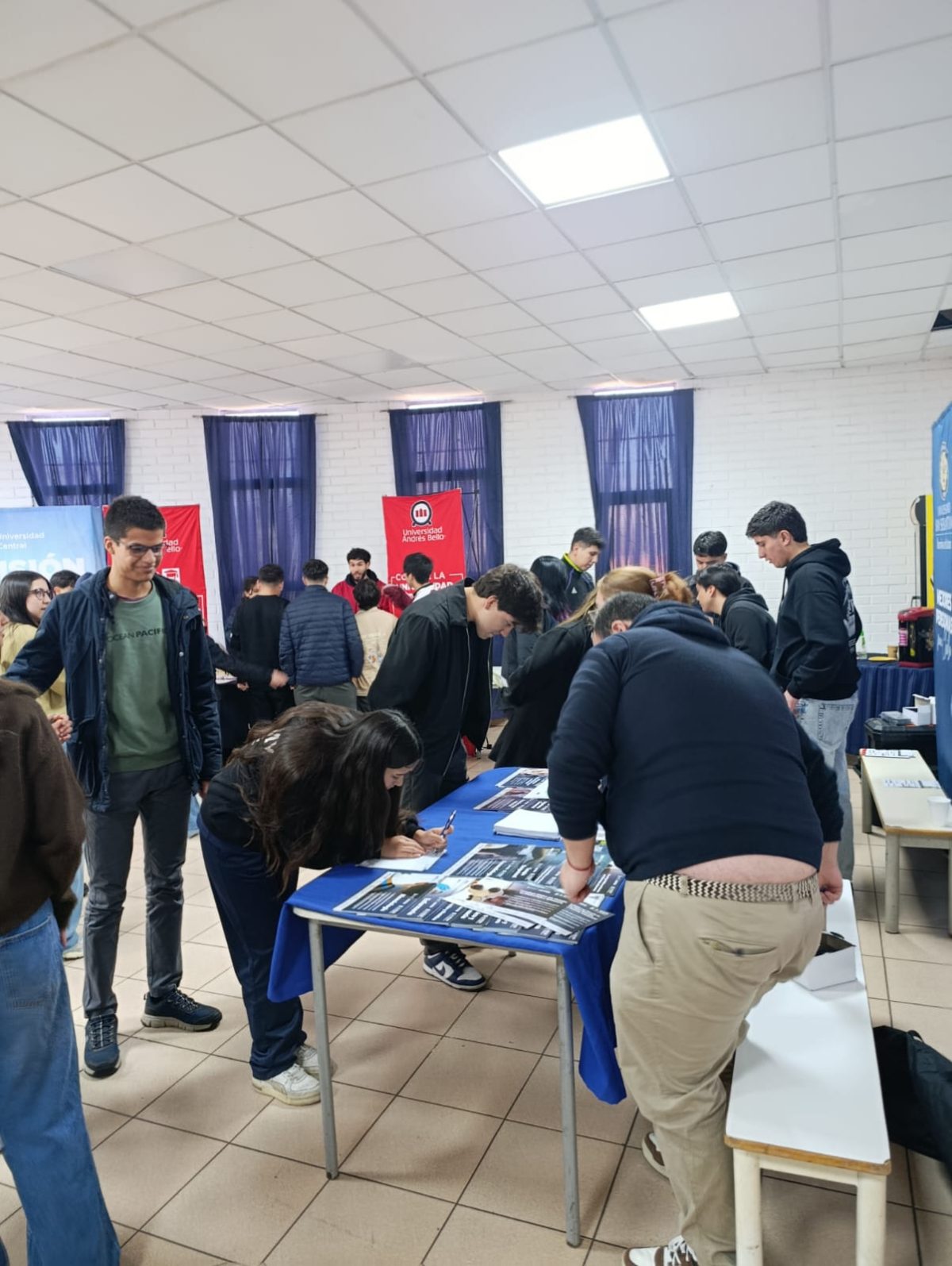 Feria Vocacional en Colegio Los Alpes