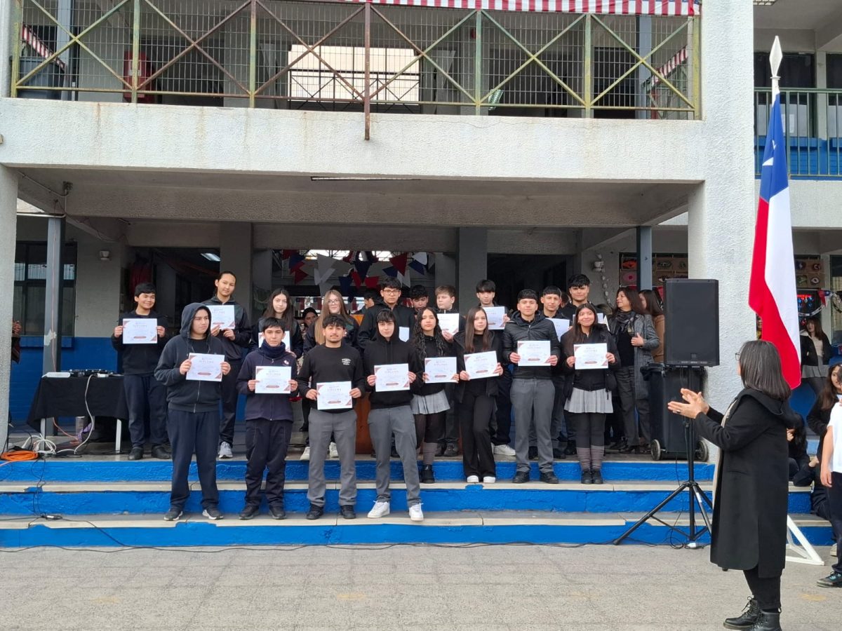 ESTUDIANTES DESTACADOS COMO AGENTES DE CAMBIO POSITIVO  EN LA CONVIVENCIA ESCOLAR
